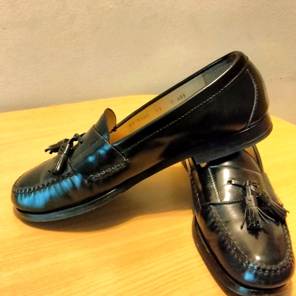 Cole Haan PINCH TASSEL IN BLACK - Picture 7 of 13